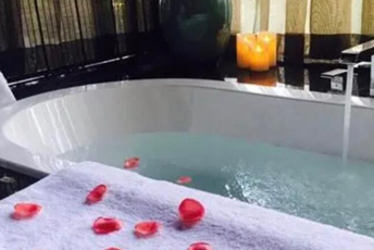 金华水疗池中的失重冥想:当身体学会漂浮