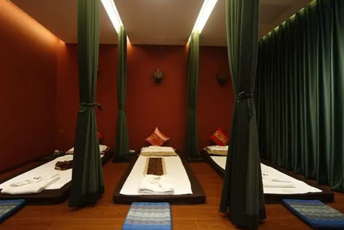 金华泰式按摩的被动瑜伽:当身体被折叠成诗